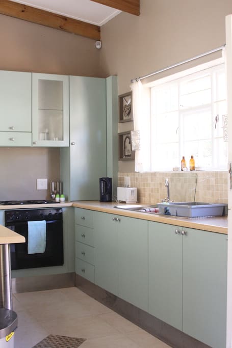 Fully fitted kitchen with gas stove and electric oven. Fridge, microwave and a small washing machine. All your kitchen needs sorted.