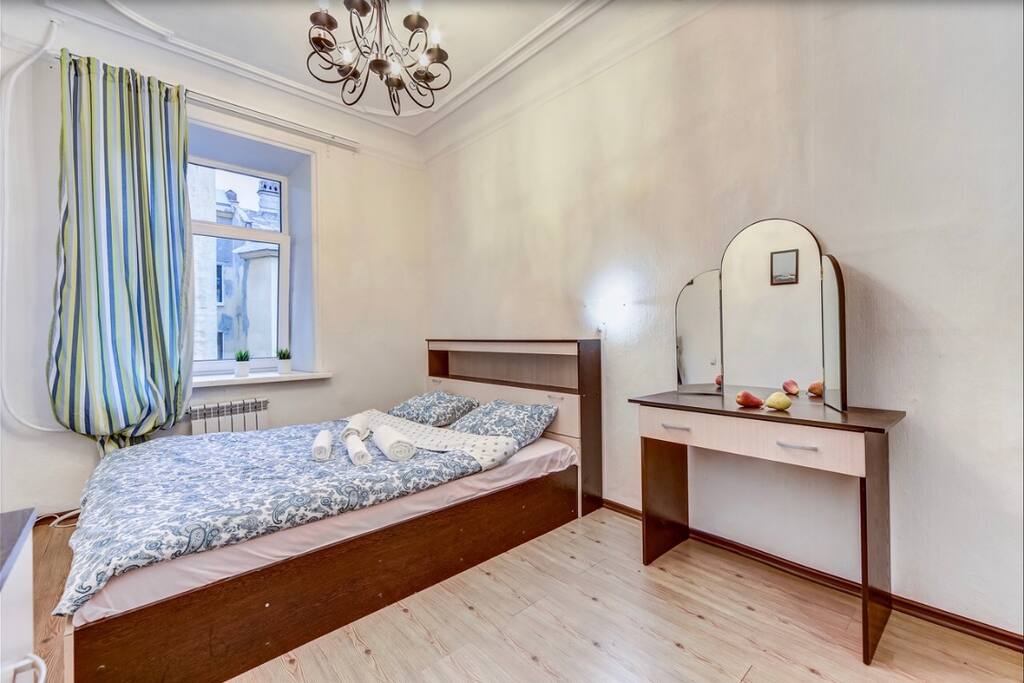 Спальня первая