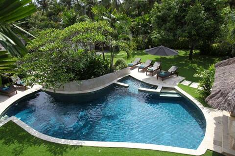 Villa William Seminyak Close By The Beach 9 Bed R