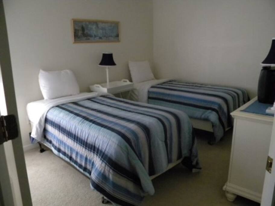 Guest Room With Two Twins