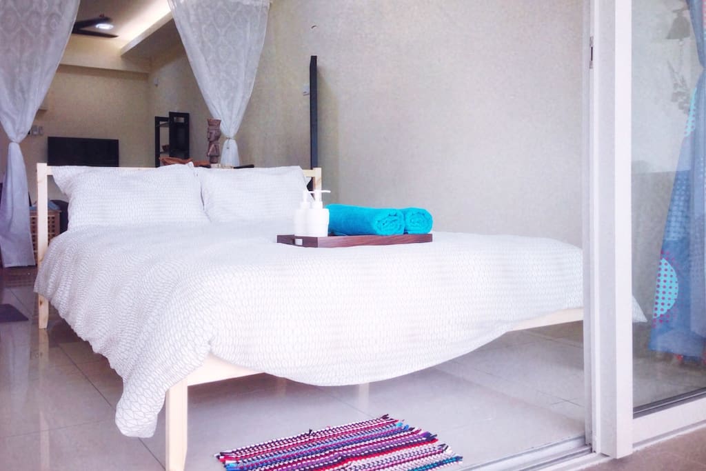 Embrace yourself with the marriage between tropical balinese and contemporary minimalism, we creates a cozy living atmosphere to enable you to recreate and be inspired at the same time