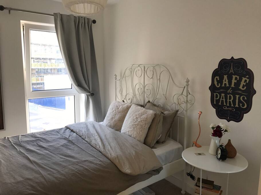 Double guest bedroom.