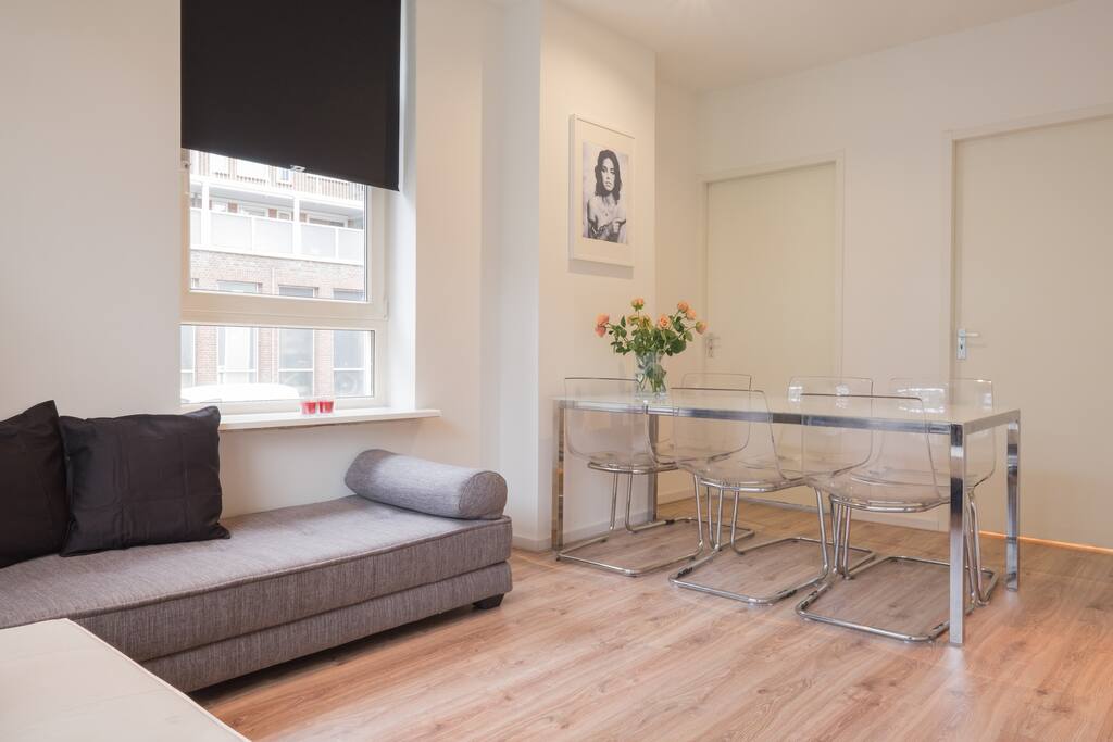 Woonkamer met grijze slaapbank 150*200