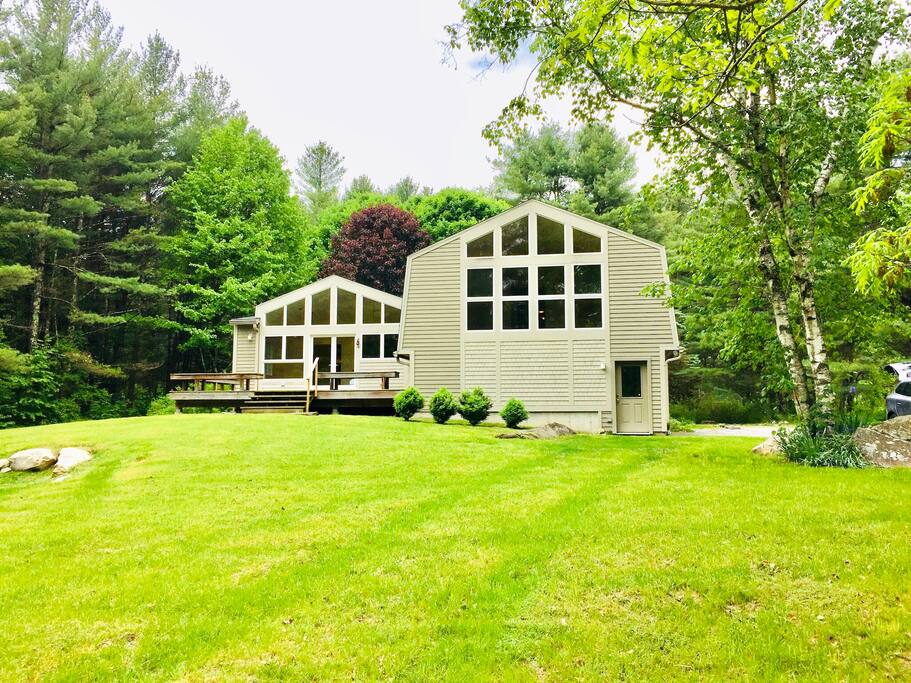 2.5 acres of well-groomed ground