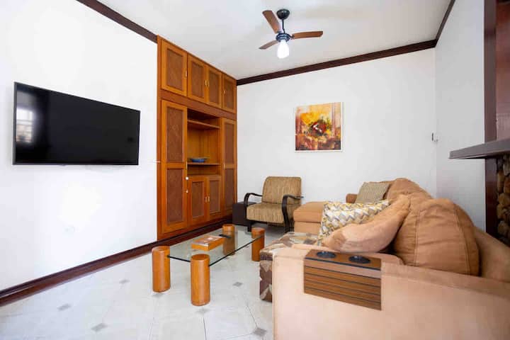 Linda Casa à 50m Da Praia Do Pereque - 5 Dorm. - Ilhabela