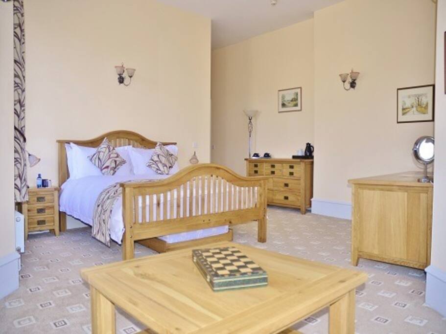 Luxury Suite Super-king bed
