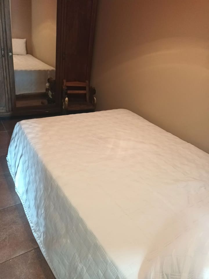 Schlafzimmer 2