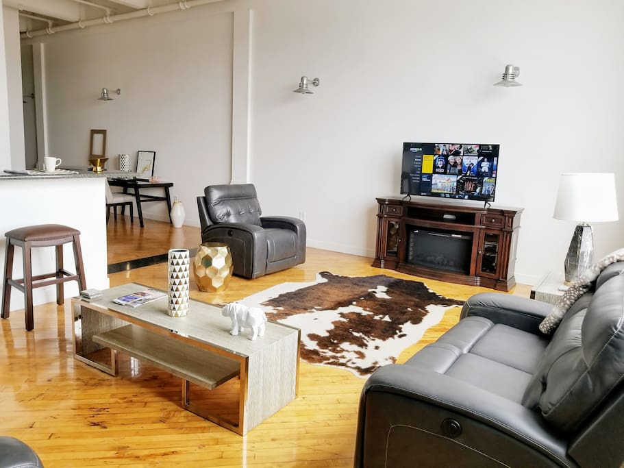 Flat features industrial design, 18 foot ceilings, rustic oak hardwood floors and spacious open floor plan.
