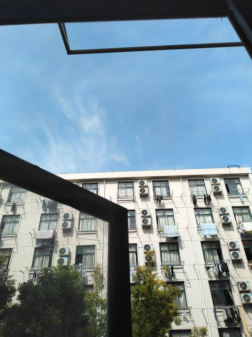 房屋窗外景色