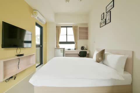 New Super King Room - Private Bathroom - Near Yizhong Night Market - Lift Up to 503