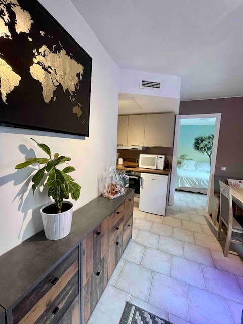 Annonce Airbnb populaire: Pleasant 2-room, 5-min walk to the beach, non-smoking à Mandelieu La Napoule