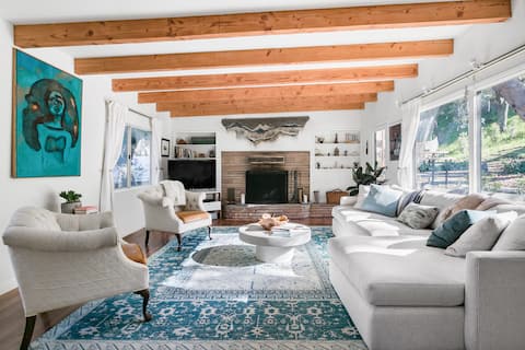 Redwood House, Two Bedroom Topanga Home Under the Oaks