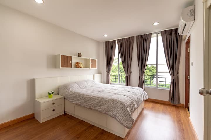 Საძინებელი ნომერი 3 კომფორტული საწოლით.