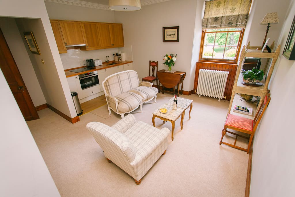 Fully featured kitchenette - complimentary tea and coffee pods