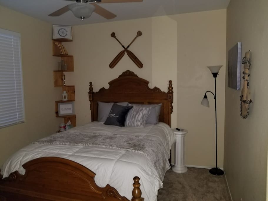 Nautical Room, Bed
