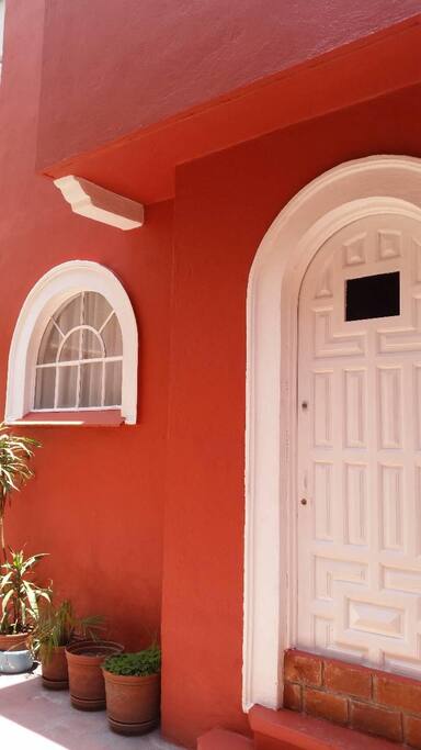 Front Door / Puerta Principal