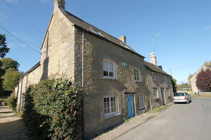 Old Forge Cottage A Cosy Cotswolds Cottage Houses For Rent In