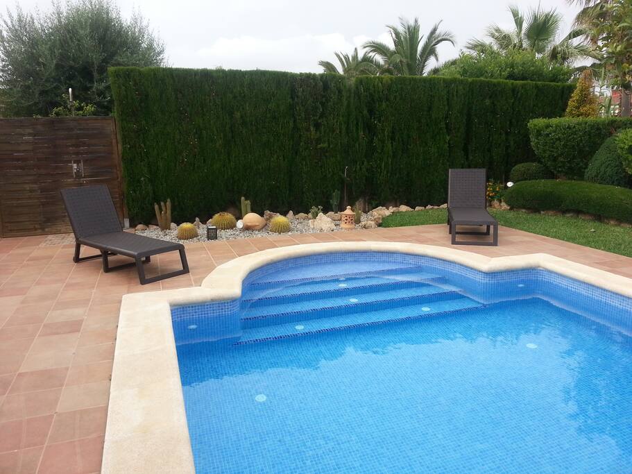Piscine et meubles d'extérieurs