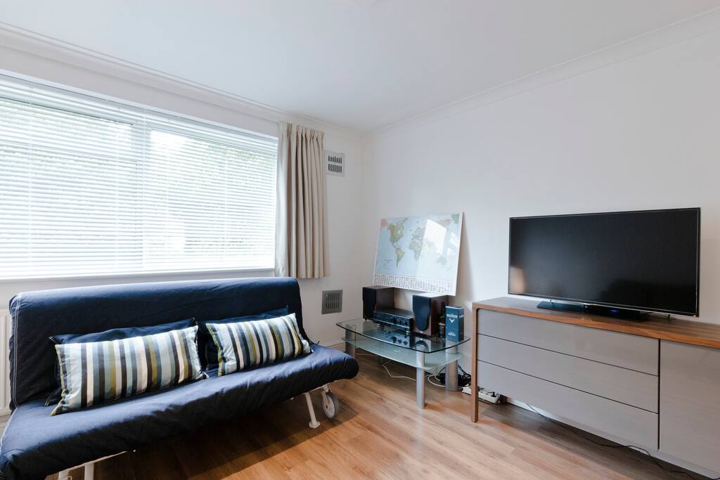 Guest private bedroom
