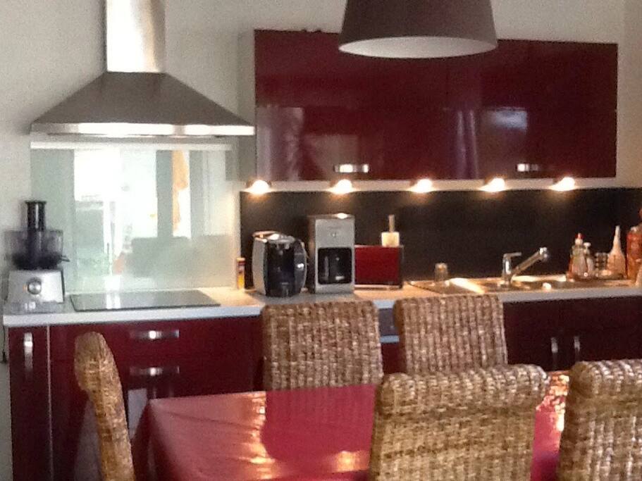 Cuisine équipée.