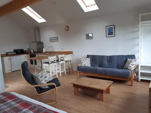 Airy spacious annex In the shadow of Orford Castle