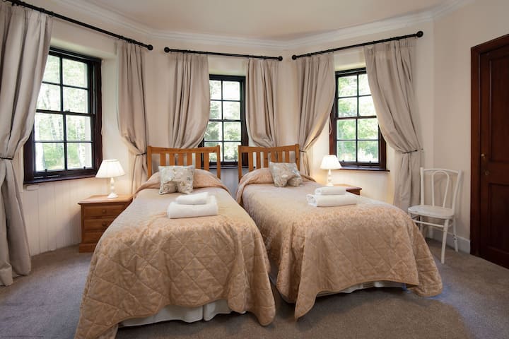 Dvokrevetna spavaća soba u prizemlju