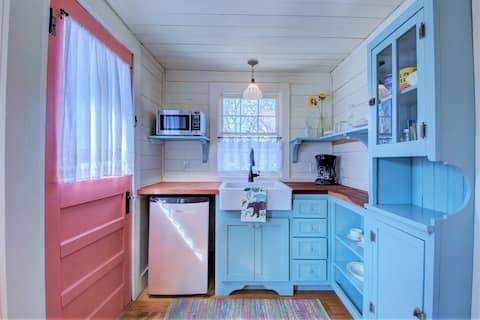 Lil’ Backyard Cottage in Hillcrest