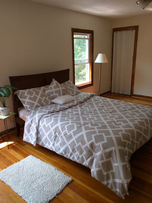Nice bed & nice closet