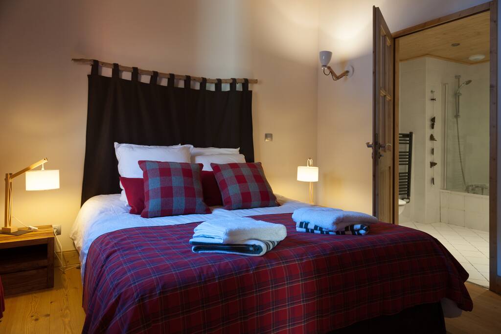 chambre 1 avec salle de bain attenante