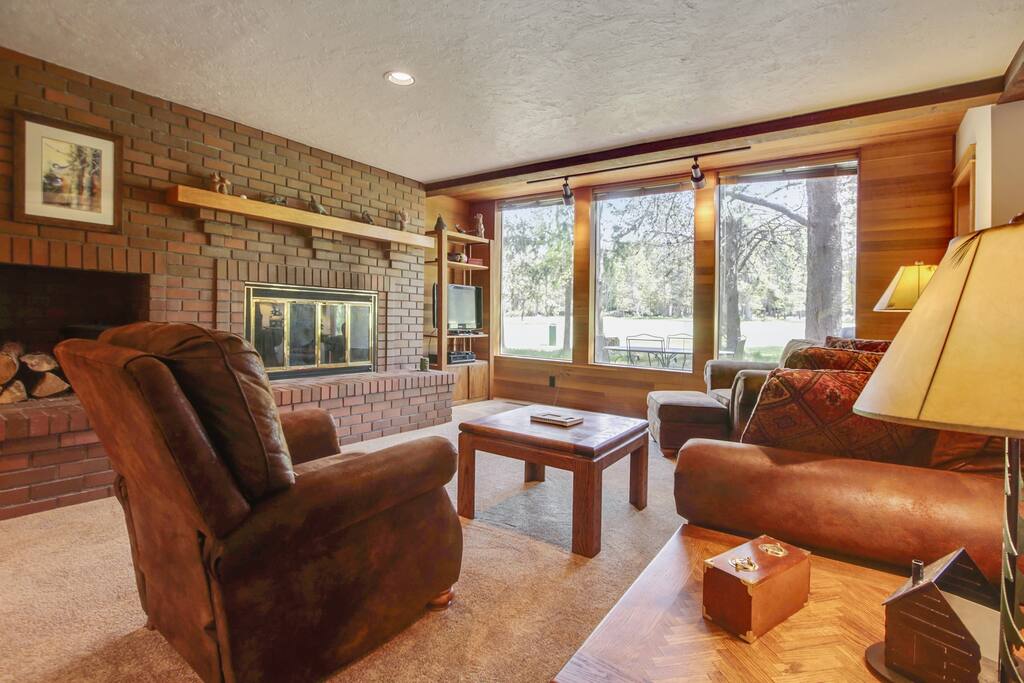 Couch,Furniture,Indoors,Room,Chair