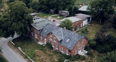 Vacation on an old farm by the sea