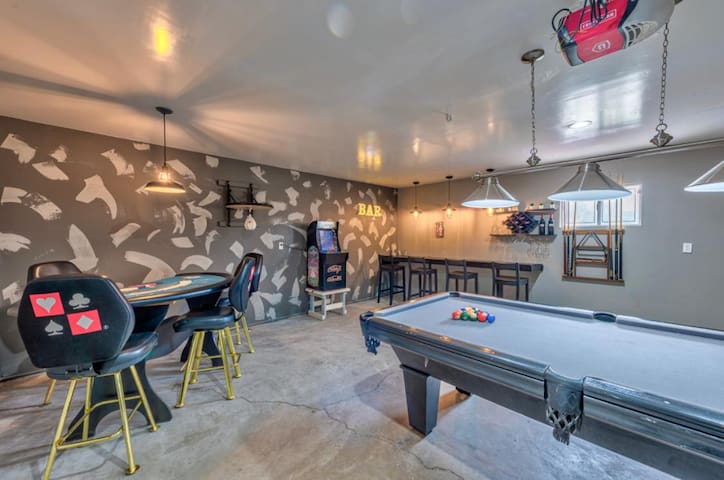 Vip! Las Vegas High End Villa Big Backyard gallery image 4