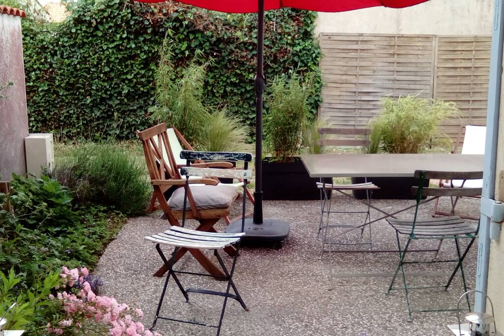Terrasse extérieure de 80m2.