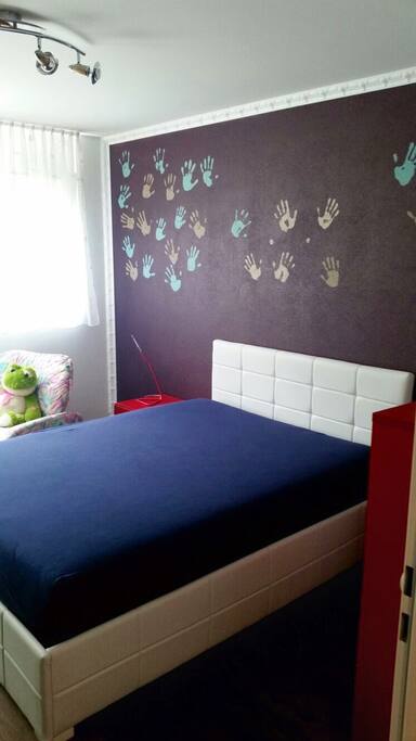 Das Gästezimmer,
Bett 140 x 200 cm
The guest room,
Bed 140 x 200 cm