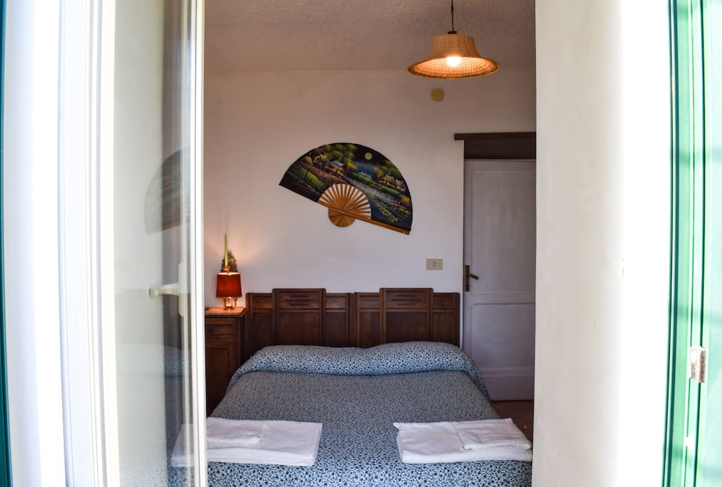 Stanza matrimoniale con bagno in camera - Double room with bathroom in the room