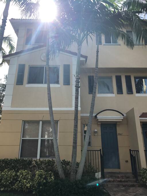 Stay cozy in a beautiful 3 story townhouse