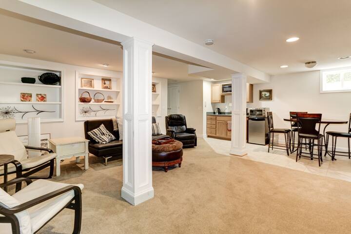 Basement apartment in Heart of Eastport! : )