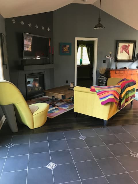 Private GUEST HOUSE in NE Indianapolis