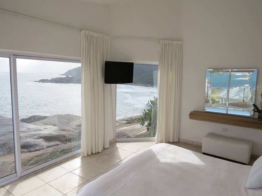 Main Cabin waking up in the morning surrounded by the ocean with terrace