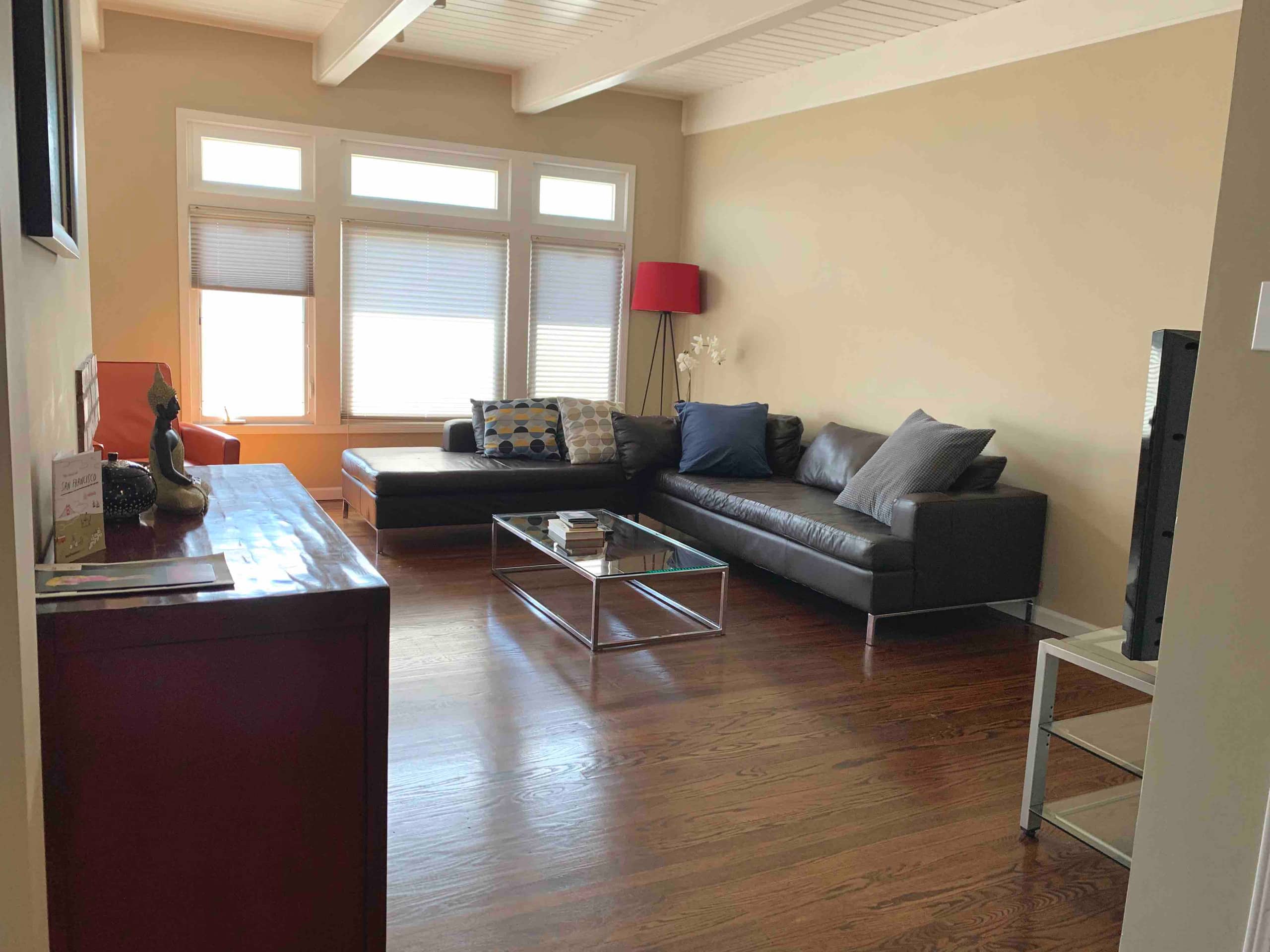 Home in San Francisco · ★4.96 · 2 bedrooms · 2 beds · 1 bath - Image 4