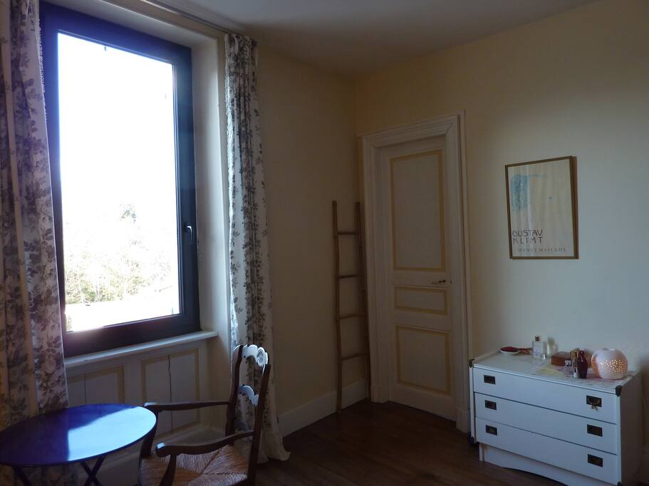 commode de la chambre, rangements.