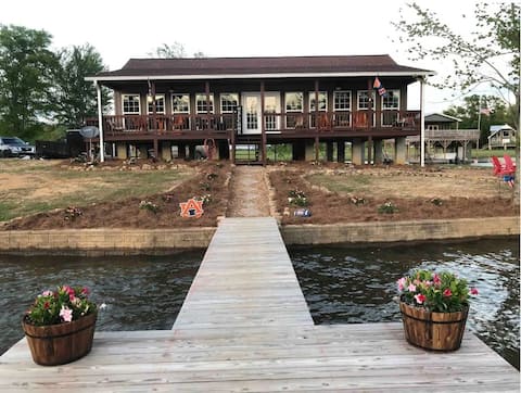Waterfront House on Weiss Lake