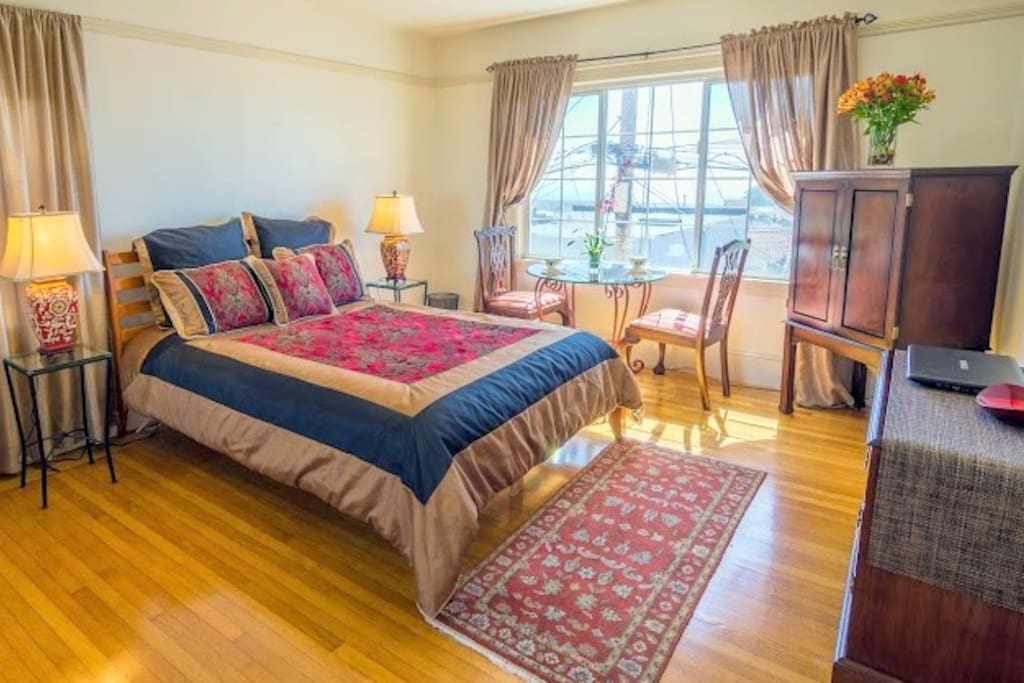 "The bedroom she offers lives up to the promise of her pictures. It's very comfortable and VERY clean." - Anamaria from Colombia