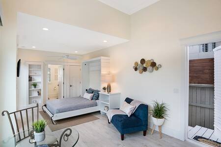 Mod Studio⛱100 Steps to the Beach, Private Deck