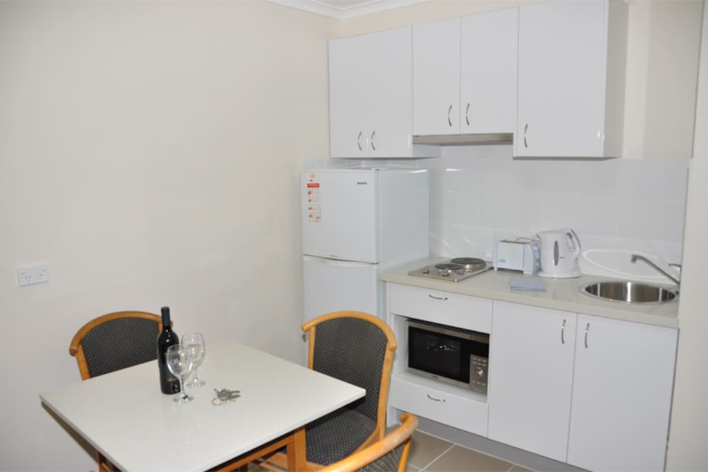 Fully equipped kitchen with 4 seater dining suite
