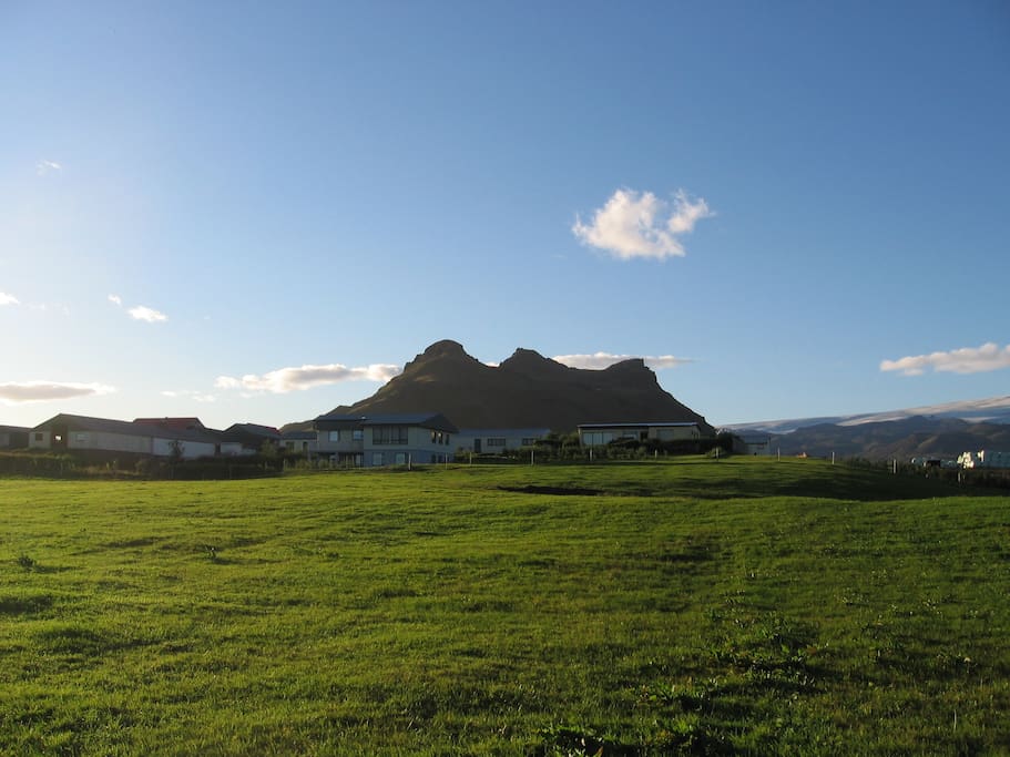 The farm and its mountain Búrfell
