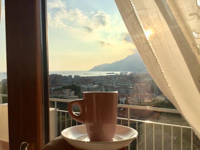 Stanza Lista Salerno vista mare con posto auto