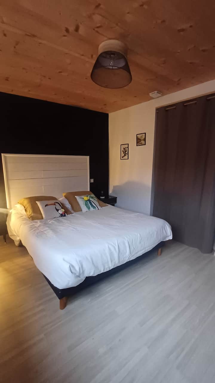 Bedroom double bed with closet 