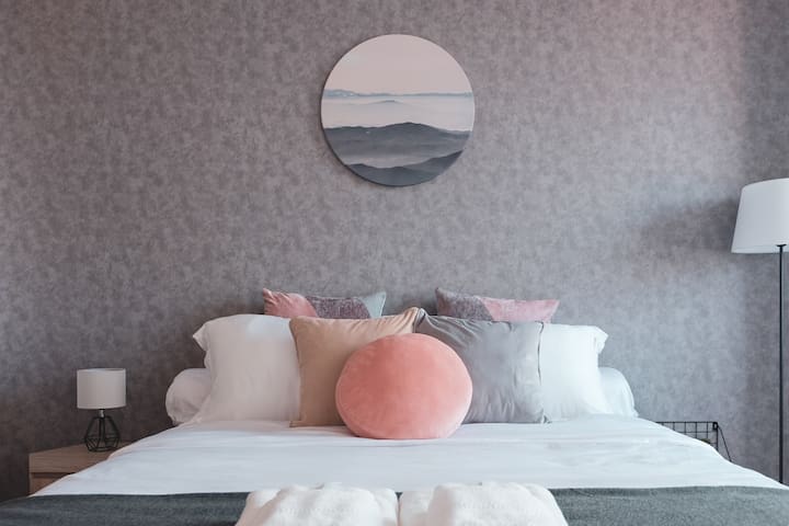 RuangRindu2 Studio Near Lively Area, Mountain View