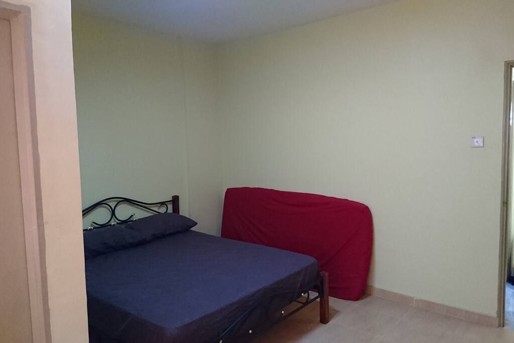 Master Bedroom with additional Single bed